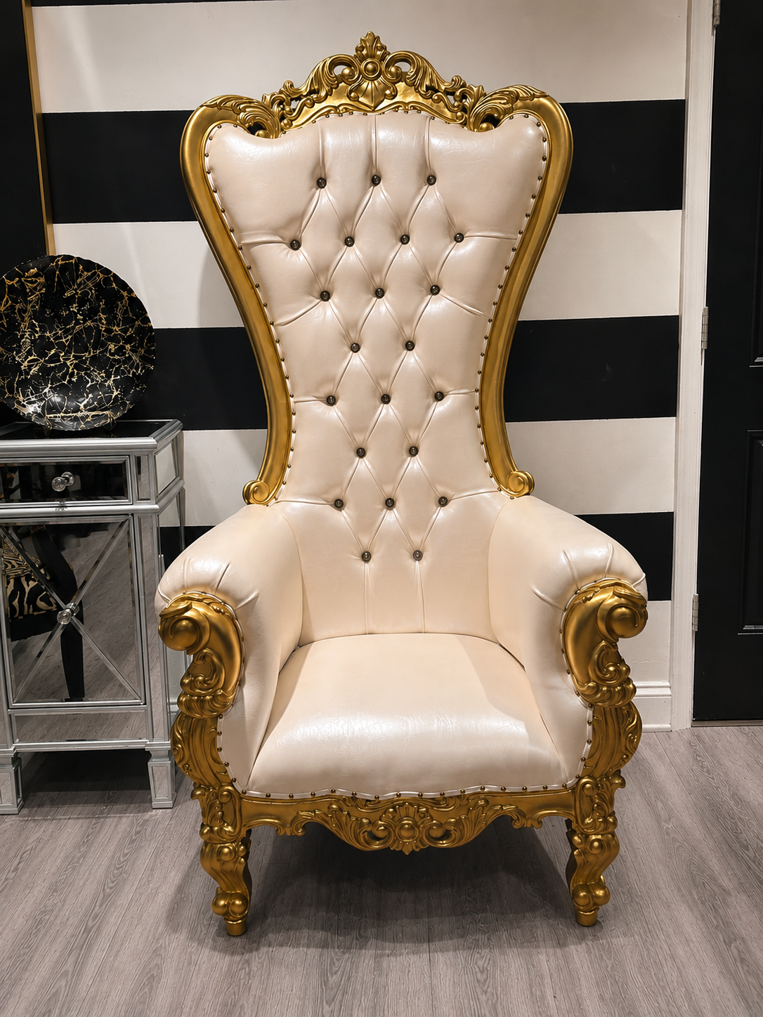 The Duchess Throne Chair - Rental